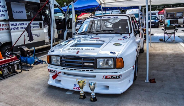 Na trať závodů do vrchu na Ještědu vyrazilo 131 soutěžních speciálů