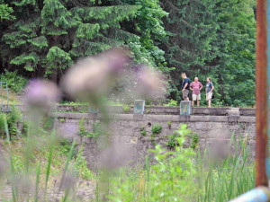 Na Lesák dorazili lidé, které zajímá, jak bude obnovený areál vypadat.