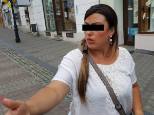 Rumunští podvodníci zůstávají na severu Čech. Tahle žena se vydávala za neslyšící
