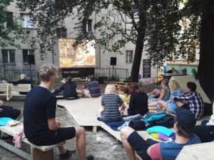 Na přeměnu zanedbaného místa v park stačil studentům jediný týden.