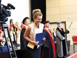 FOTO: Slavnostní konec studia je tady. Absolventům Technické univerzity začaly promoce