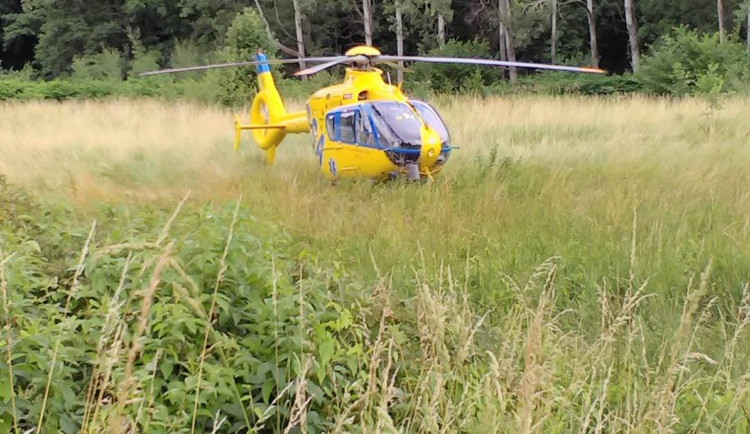 Předškoláka, který vypadl z okna v Dolní Suché, utrpěl těžká poranění.