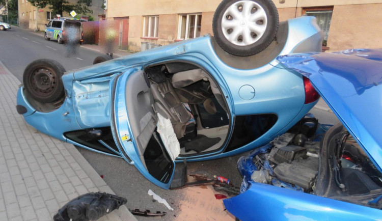 Sobotní nehoda v Novém Městě se málem proměnila v lynč účastníků.