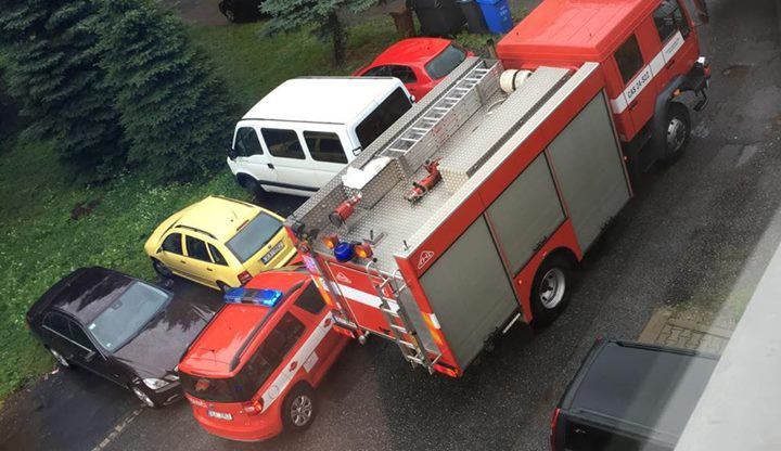 Muže vystrašil balíček, který mu přivezl kurýr. Policisté v něm našli čtyři knížky, které si objednal.