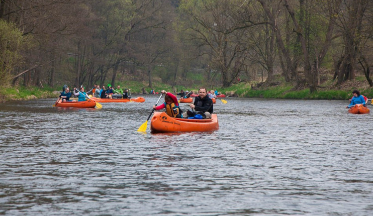 Vodáci na Jizeře. Foto Lodě Koza
