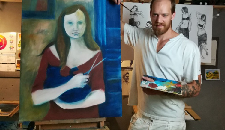 Václav Kovář ve svém ateliéru.