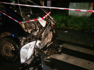 Dodávka kapely Wohnout se při cestě z Benátské! střetla s autobusem.