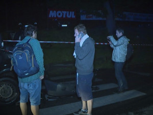 Dodávka kapely Wohnout se při cestě z Benátské! střetla s autobusem.