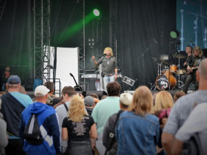 Benátská! odstartovala Večírkem pro nedočkavé. V areálu se vystřídali čeští a slovenští interpreti.