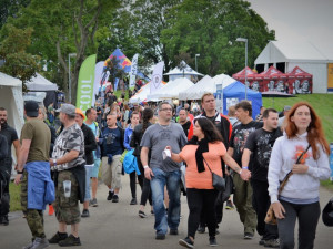 Benátská! odstartovala Večírkem pro nedočkavé. V areálu se vystřídali čeští a slovenští interpreti.