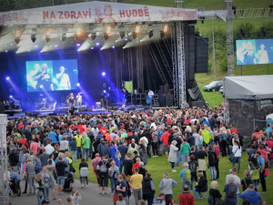 Benátská! odstartovala Večírkem pro nedočkavé. V areálu se vystřídali čeští a slovenští interpreti.