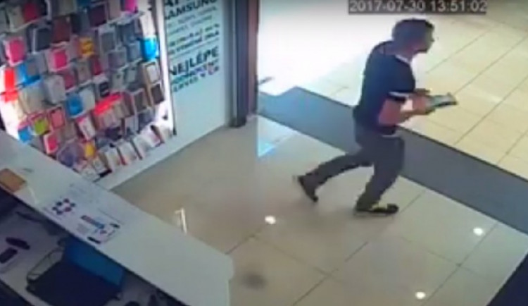 Zloděj v iLoveServis.