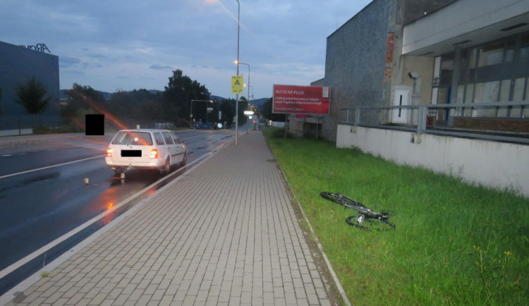 Jablonecké silnice křižoval bez řidičáku i pojištění auta, prozradila ho drobná nehoda.