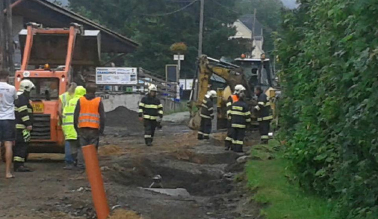 Únik plynu v Bílém Potoce, záchranná služba musela ošetřit dvě osoby.