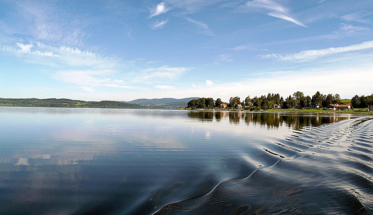 Kvalita vody ke koupání se na jihu Čech zhoršila