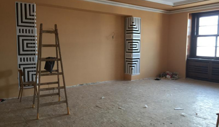 Interiér jablonecké radnice.