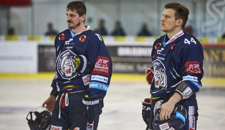 Tygři budou hrát doma v tmavém.