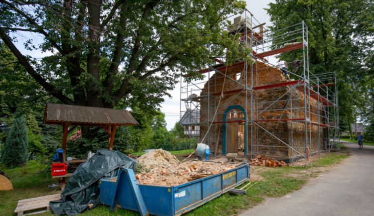 Kaplička na Uhelné prochází obnovou.