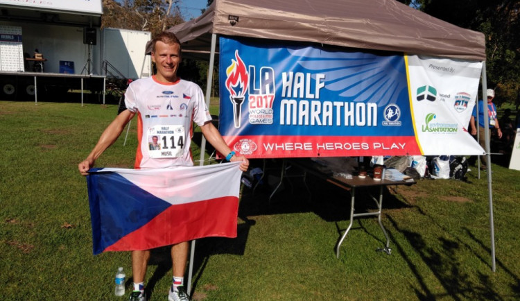 Liberecký hasič Radek Musil skončil šestý na půlmaratonu v Los Angeles.