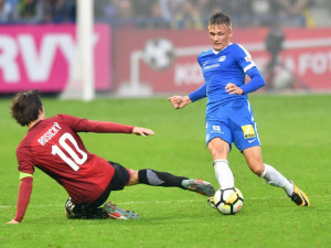 Sparta v Liberci opět zaváhala. Slovan dokázal v devíti hráčích vybojovat remízu 1:1.