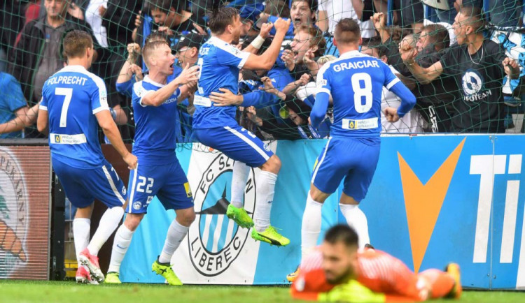 Sparta v Liberci opět zaváhala. Slovan dokázal v devíti hráčích vybojovat remízu 1:1.