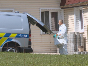 Tragédie na okraji Liberce. Muž měl ubodat svou známou, poté se sám oběsil.