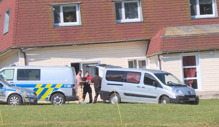 Tragédie na okraji Liberce. Muž měl ubodat svou známou, poté se sám oběsil.