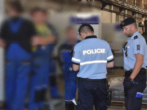 Policisté odhalili čtyři nelegálně zaměstnané cizince ve výrobně ve Frýdlantu