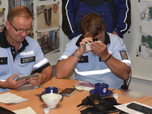 Policisté odhalili čtyři nelegálně zaměstnané cizince ve výrobně ve Frýdlantu.