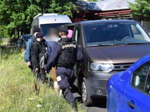 Policisté odhalili čtyři nelegálně zaměstnané cizince ve výrobně ve Frýdlantu.
