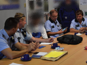 Policisté odhalili čtyři nelegálně zaměstnané cizince ve výrobně ve Frýdlantu.