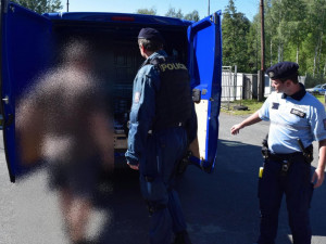 Policisté odhalili čtyři nelegálně zaměstnané cizince ve výrobně ve Frýdlantu.