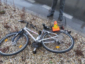 Opilý řidič srazil cyklistku a ujel. Policisté ho dopadli za půl hodiny