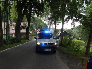 Řidič zdemoloval své auto o zábradlí v Oldřichově, nehoda se obešla bez zranění.