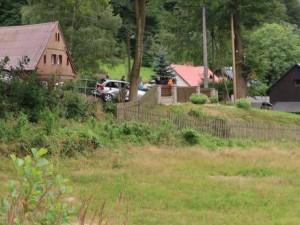 Řidič zdemoloval své auto o zábradlí v Oldřichově, nehoda se obešla bez zranění.