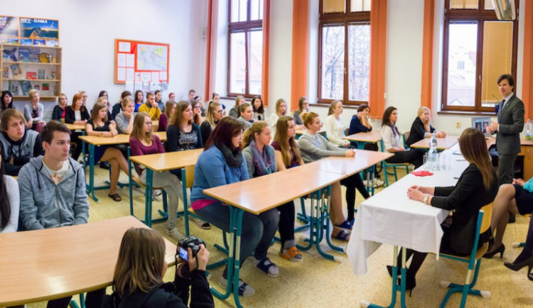 Zájem o střední školy v kraji se výrazně nezměnil. Počet míst tradičně převyšuje zájem