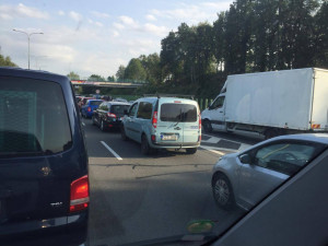 Průtah na Prahu stál.