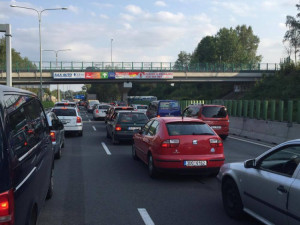 Průtah na Prahu stál.