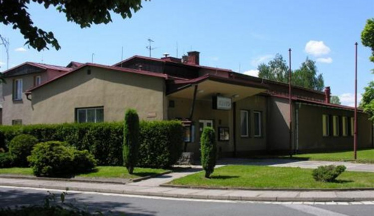 V Lomnici se lidé loučili s kinem, čeká ho rekonstrukce za 24 milionů