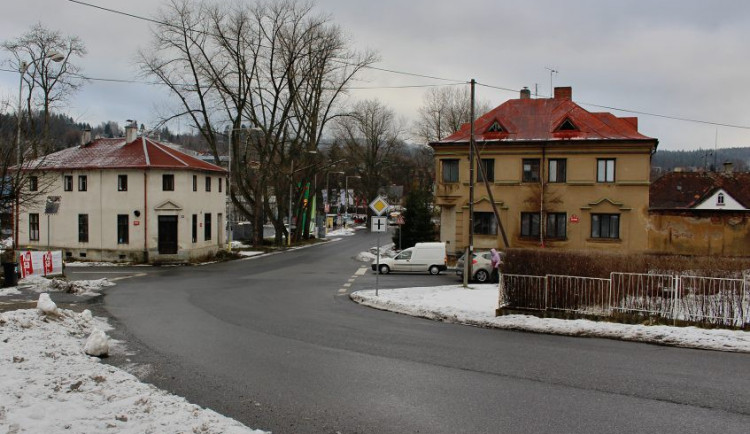 Ostrý roh už nebude ostrý, vznikne tu kruhová křižovatka.