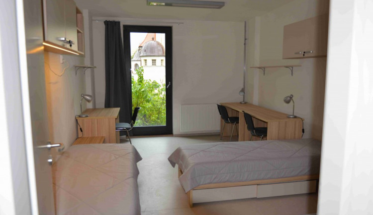 Jeden z pokojů na intru.