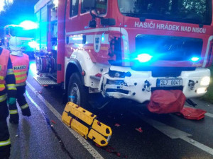 Do hasičů narazilo osobní auto.8918503494377_3419832216998403076_n