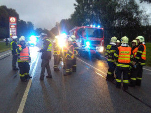 Do hasičů narazilo osobní auto.98918406827720_4575497779478093810_n