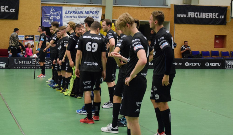 Liberečtí florbalisté mají hlavy dole.