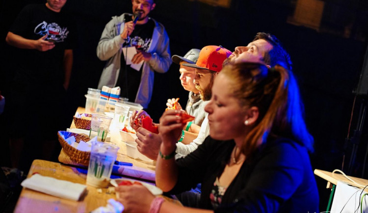 Multižánrový 4. ročník festivalu u "Kojota" klepe na dveře. Přijď si zasoutěžit v pojídání Burgerů již tento víkend.