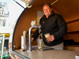 Na Libereckém pivním festivalu tekl zlatavý mok proudem, vytočilo se více než 13 tisíc piv.