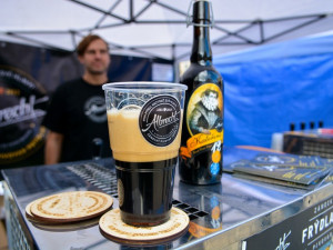 Na Libereckém pivním festivalu tekl zlatavý mok proudem, vytočilo se více než 13 tisíc piv.