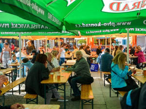 Na Libereckém pivním festivalu tekl zlatavý mok proudem, vytočilo se více než 13 tisíc piv.