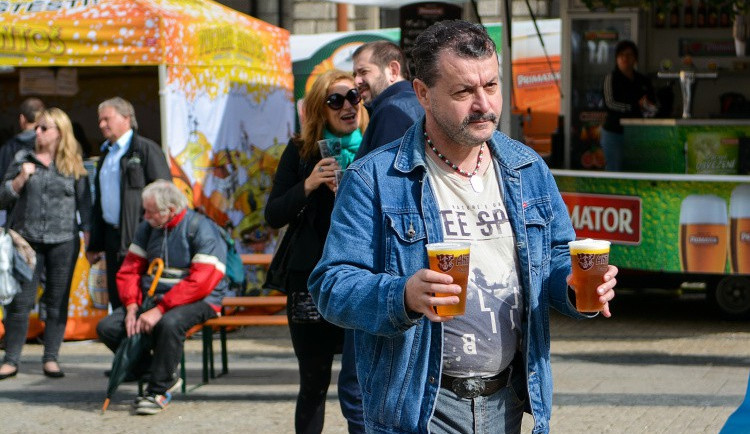 Na Libereckém pivním festivalu tekl zlatavý mok proudem, vytočilo se více než 13 tisíc piv.