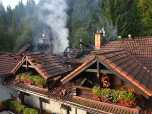 V Harrachově hořel ve středu odpoledne penzion, škoda je půl druhého milionu.
